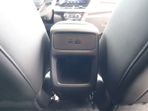 Used 2025 Chevrolet Trax LT FWD image 30