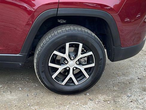 Used 2024 Jeep Grand Cherokee Limited image 12