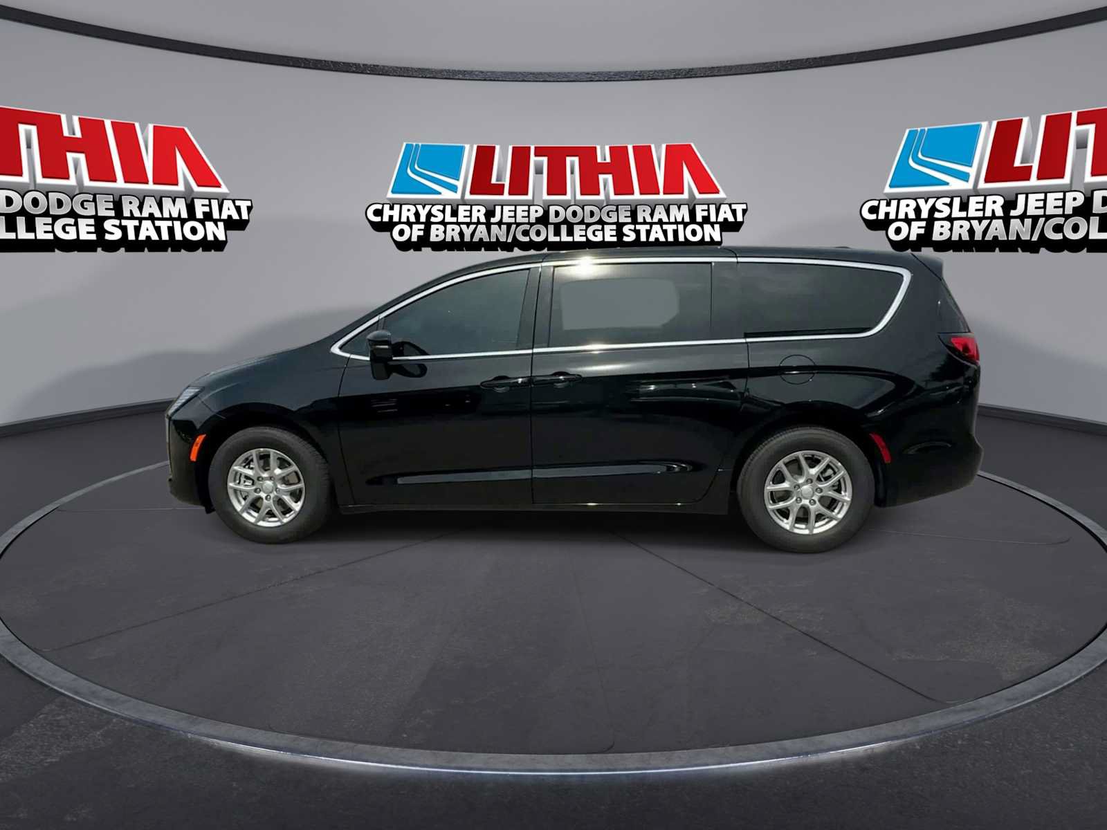 New 2027 Chrysler Pacifica Select FWD image 5