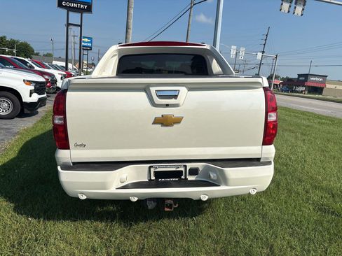 Used 2013 Chevrolet Avalanche LTZ image 4