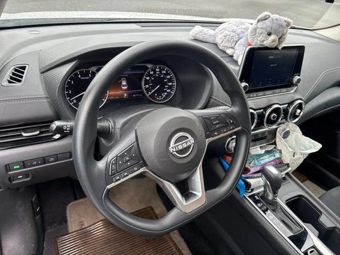 Used 2024 Nissan Sentra SV FWD image 11
