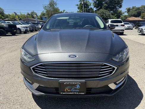 Used 2018 Ford Fusion SE w/ Equipment Group 201A AWD/4WD image 2