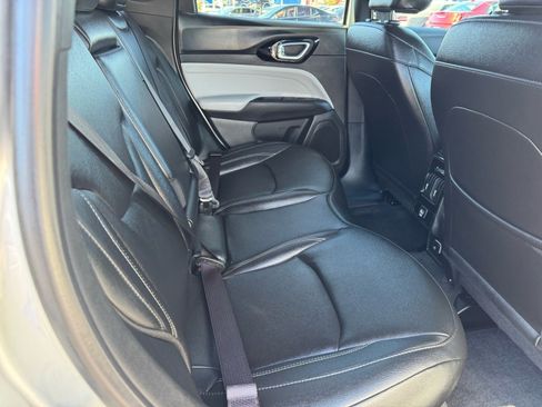 Used 2025 Jeep Compass Limited image 15