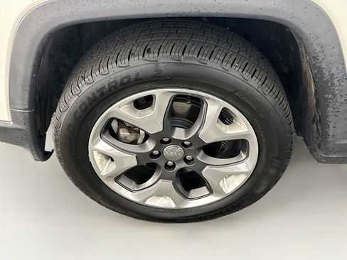 Used 2018 Jeep Compass Limited image 11