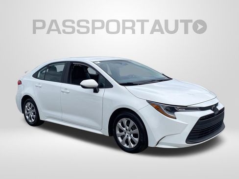 Used 2025 Toyota Corolla LE FWD image 11