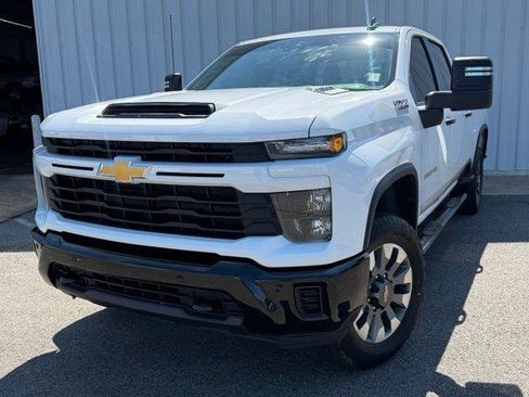 Used 2025 Chevrolet Silverado 2500 Custom w/ Custom Value Package AWD/4WD image 1