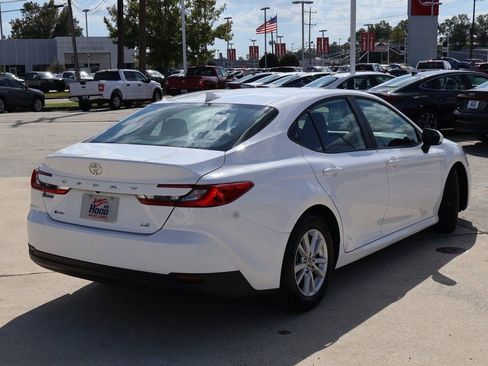 Used 2025 Toyota Camry LE image 19