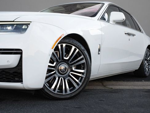Used 2024 Rolls-Royce Ghost image 38