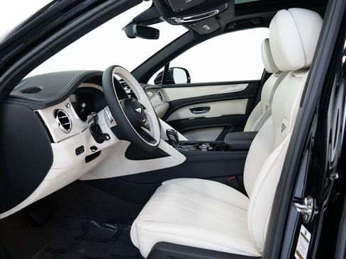 New 2025 Bentley Bentayga V8 image 15