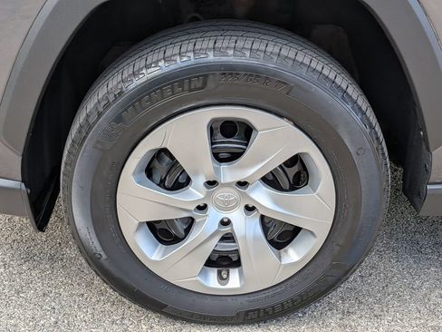 Used 2023 Toyota RAV4 LE AWD/4WD image 14