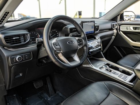Used 2022 Ford Explorer Limited image 2