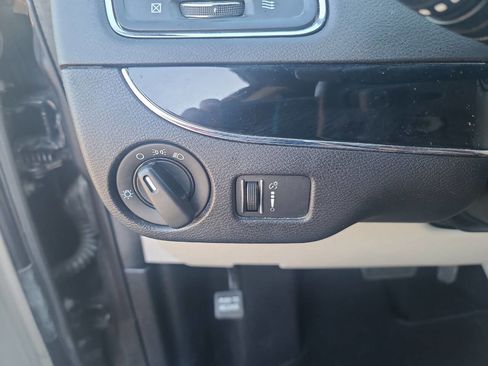 Used 2016 Dodge Grand Caravan SE image 18