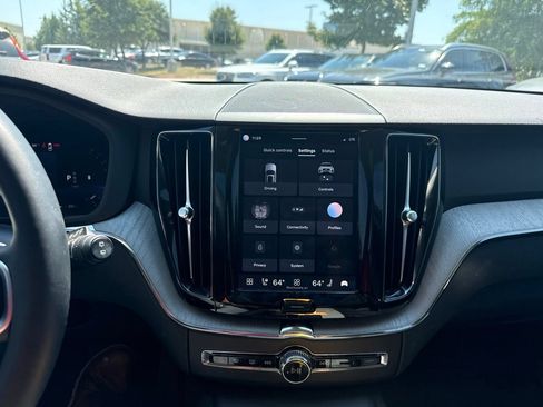Certified 2025 Volvo XC60 B5 Plus w/ Protection Package Premier AWD/4WD image 20