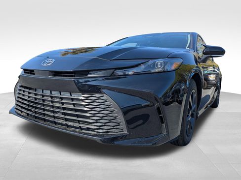 Used 2025 Toyota Camry LE image 10