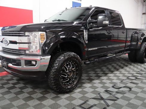 Used 2019 Ford F350 Lariat w/ Lariat Value Package AWD/4WD image 2