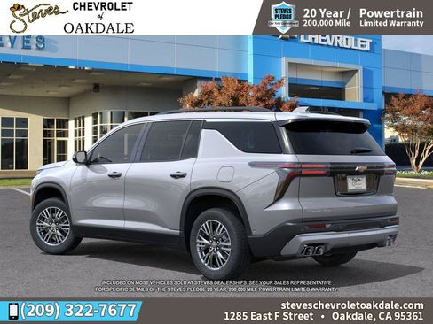 New 2026 Chevrolet Traverse LT FWD image 3