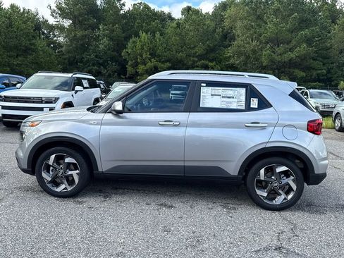 New 2025 Hyundai Venue SEL image 2