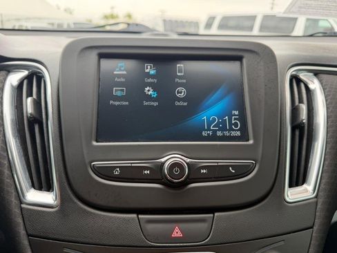 Used 2018 Chevrolet Malibu LT FWD image 33