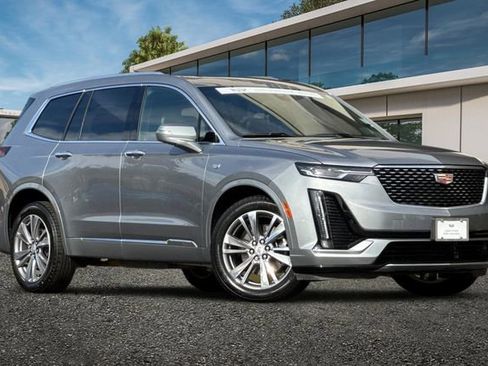 Certified 2025 Cadillac XT6 Premium Luxury image 2