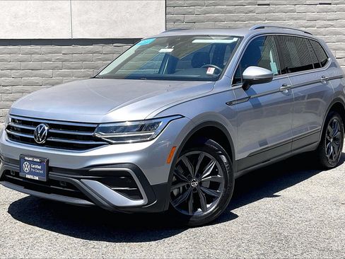 Certified 2023 Volkswagen Tiguan SE w/ Panoramic Sunroof Package FWD image 12
