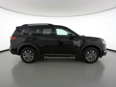 Used 2025 Nissan Pathfinder SV image 11