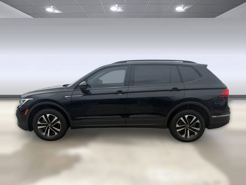 Used 2022 Volkswagen Tiguan S FWD image 2