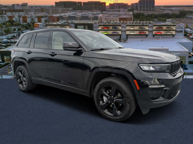 Certified 2025 Jeep Grand Cherokee Limited w/ Luxury Tech Group II AWD/4WD image 1