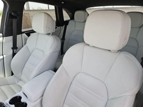 Certified 2023 Porsche Macan S AWD/4WD image 6
