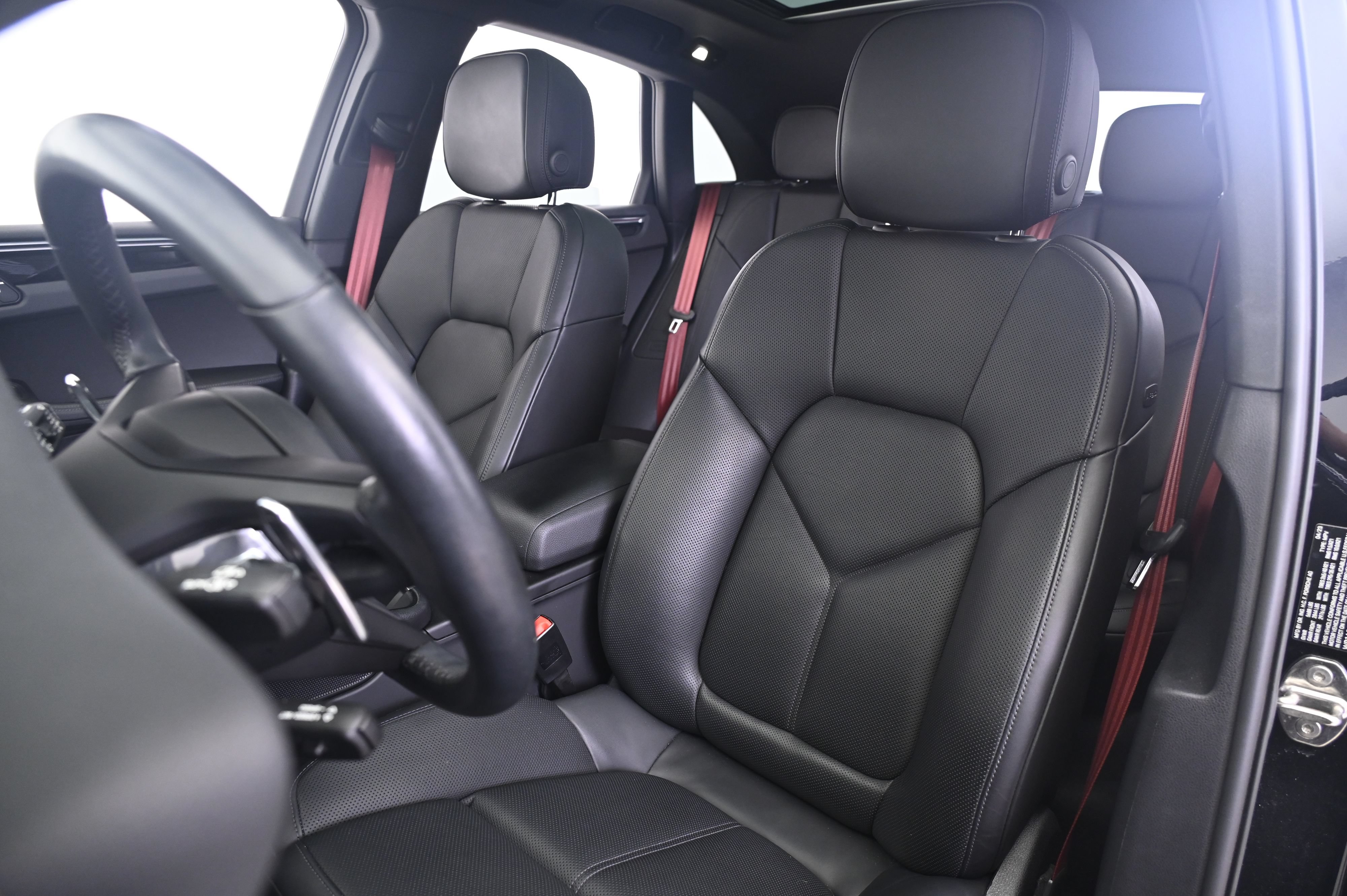 Certified 2023 Porsche Macan S AWD/4WD image 5