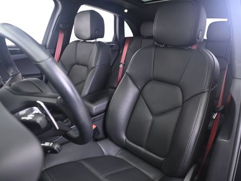 Used 2023 Porsche Macan S AWD/4WD image 5
