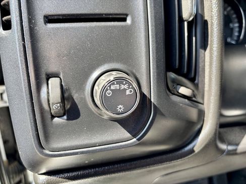Used 2018 Chevrolet Silverado 1500 W/T w/ WT Convenience Package AWD/4WD image 23