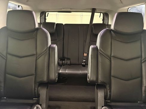 Used 2019 Cadillac Escalade Luxury AWD/4WD image 44