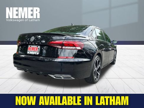 Certified 2022 Volkswagen Passat 2.0T R-Line FWD image 4