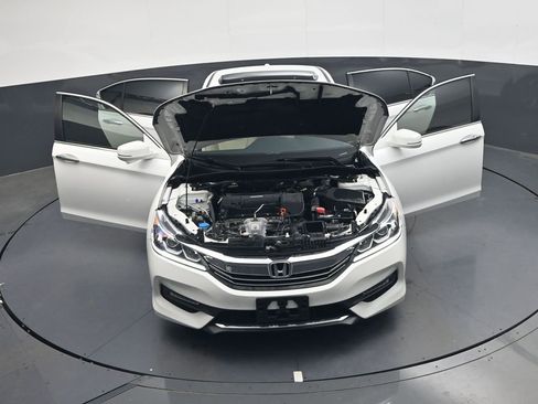 Used 2017 Honda Accord EX image 33