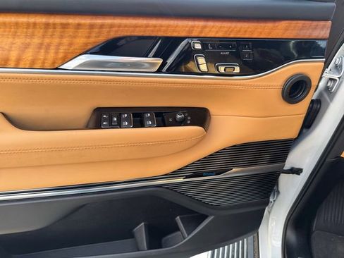 Used 2022 Jeep Grand Wagoneer Series III image 15