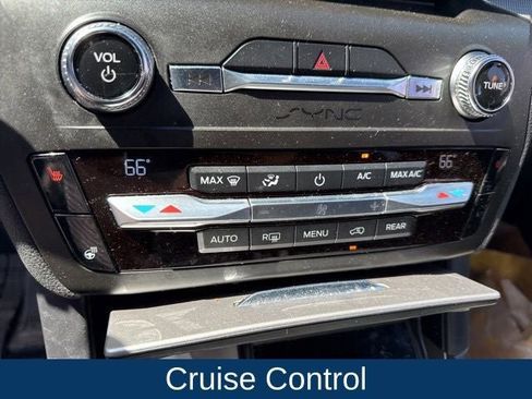 Used 2020 Ford Explorer XLT w/ Comfort Package image 11