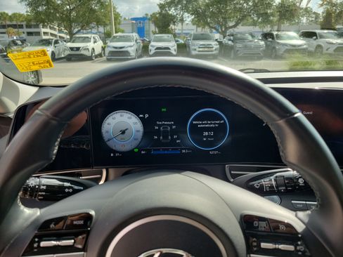Used 2022 Hyundai Elantra Limited FWD image 19