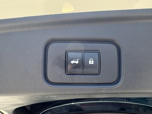 Used 2022 Nissan Pathfinder Platinum w/ Cargo Package image 43