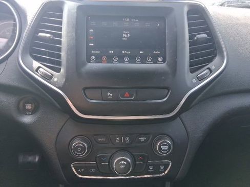 Used 2020 Jeep Cherokee Latitude Plus image 23