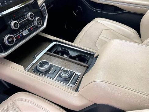 Used 2022 Ford Expedition Max Limited image 16
