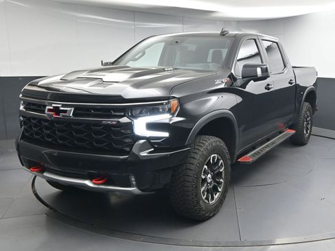Used 2025 Chevrolet Silverado 1500 ZR2 w/ Technology Package AWD/4WD image 3