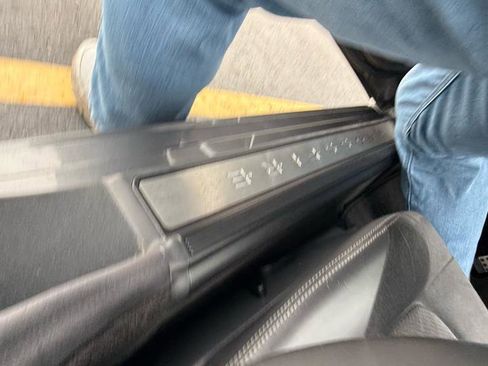 Used 2005 Chrysler Crossfire SRT-6 image 31