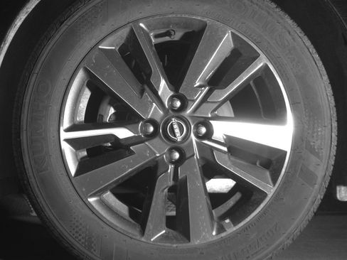 Used 2025 Nissan Versa SV image 12