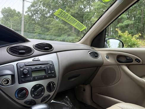 Used 2002 Ford Focus ZTS FWD image 12