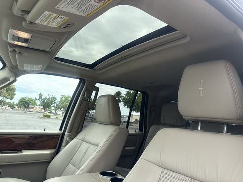 Used 2014 Lincoln Navigator 4WD image 14