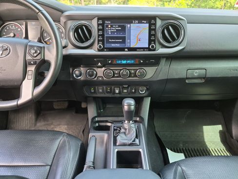 Used 2021 Toyota Tacoma TRD Sport w/ TRD Premium Sport Package AWD/4WD image 30