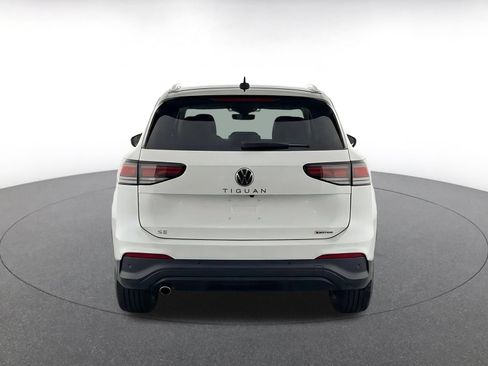 Used 2026 Volkswagen Tiguan SE AWD/4WD image 7
