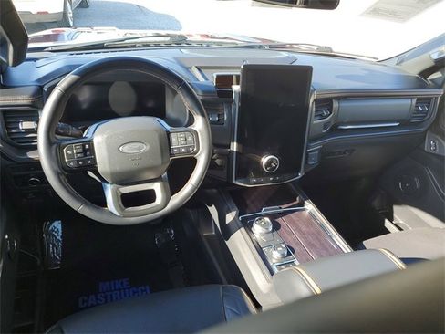 Used 2024 Ford Expedition Platinum image 8