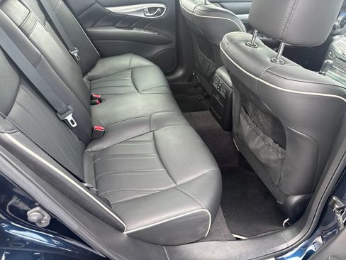 Used 2016 INFINITI Q70 3.7 RWD image 7
