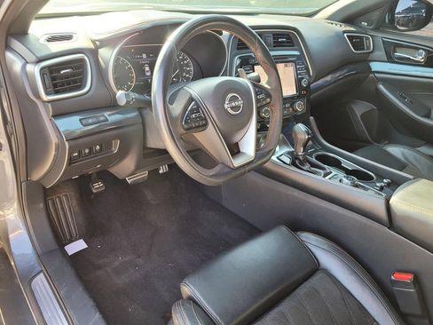 Used 2023 Nissan Maxima SR w/ Sport Mat Group FWD image 17